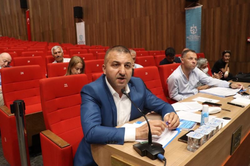 TAŞDEMİR: “KOCA KOCA ADAMLAR BİR OLMUŞ EDEPSİZCE HÜRRİYET’E SALDIRIYOR”