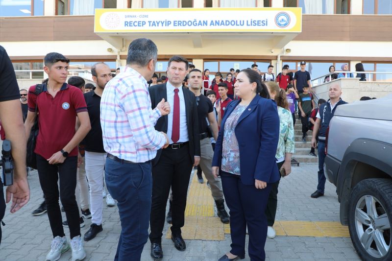 Kaymakam / Belediye Başkan V. Nazlı Demir, Recep Tayyip Erdoğan Anadolu Lisesini Ziyaret Etti.