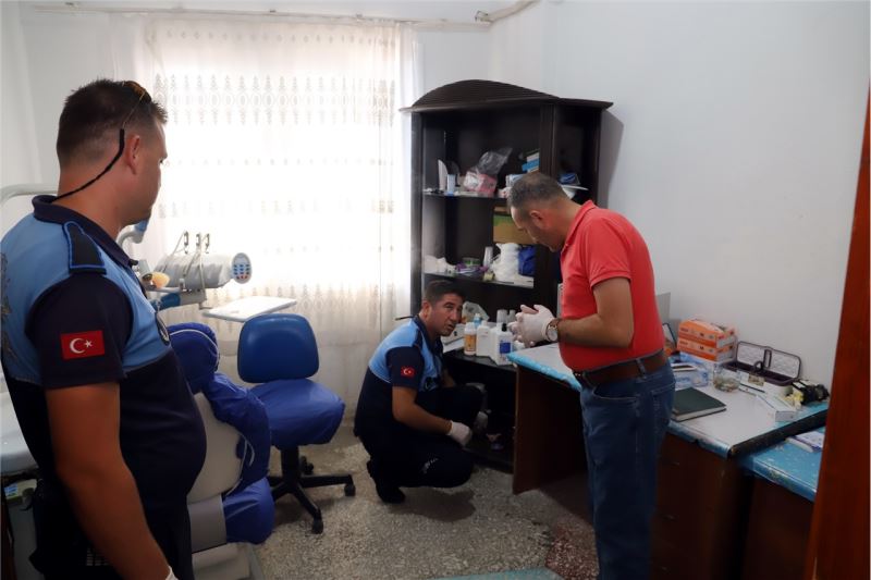 AKDENİZ ZABITASI, RUHSATSIZ DİŞ KLİNİĞİNİ MÜHÜRLEDİ