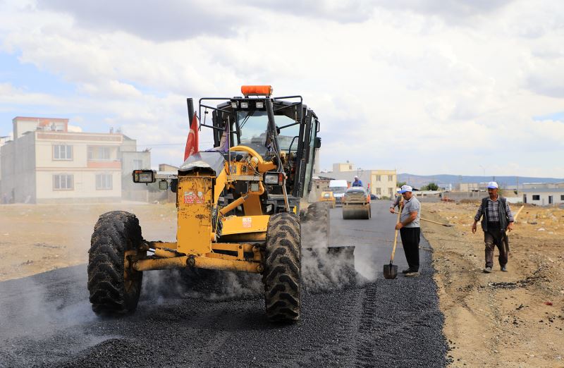 DULKADİROĞLU’NDAN KANUNİ MAHALLESİNDE ASFALT ÇALIŞMASI