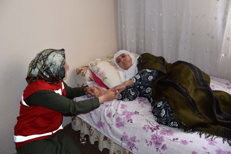 Bakanımız Derya Yanık: “Yaşlı Destek Programı’nın (YADES) kapsamını genişleterek 6 projeye daha destek vereceğiz”