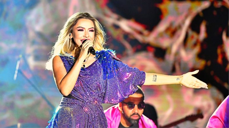 İEF’de ilk gün sahne Hadise