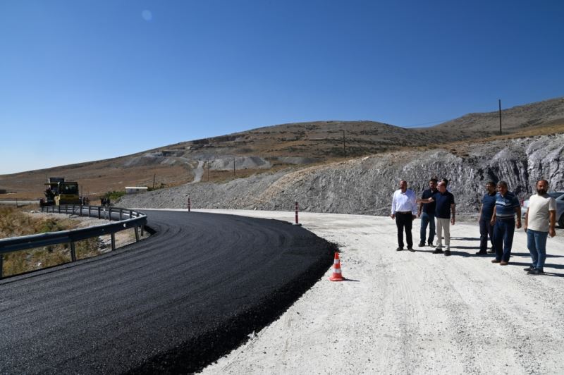 BAŞKAN PEKYATIRMACI SIZMA’DA, ASFALT ÇALIŞMALARINI YERİNDE İNCELEDİ