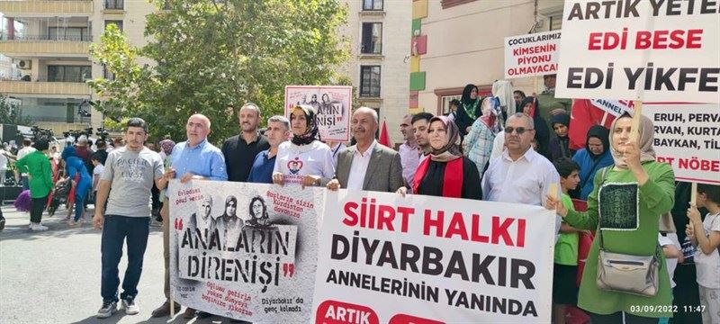 SİİRT’TEKİ SİVİL TOPLUM ÖRGÜTLERİ DİYARBAKIR ANNELERİNE DESTEK ZİYARETİ
