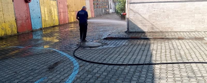 Okul Bahçeleri yıkanıyor