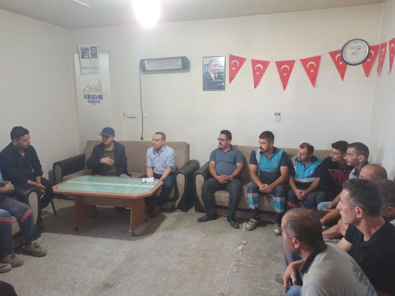BELEDİYE BAŞKANIMIZ EKİCİOĞLU, SU ARIZA ŞEFLİĞİNİ ZİYARET EDEREK ÇALIŞANLARIMIZIN ÇAYLARINI İÇTİ VE YAPILAN ÇALIŞMALARLA İLGİLİ GÖRÜŞ ALIŞ VERİŞİNDE BULUNDU