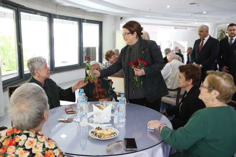 Bakanımız Derya Yanık: “Eylül ayında toplam 2,1 milyar TL yaşlı aylığı ile engelli aylığını hesaplara yatırdık”