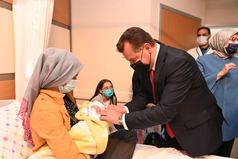 100. Yıl Çocukları Dünyaya Gözlerini Açtı