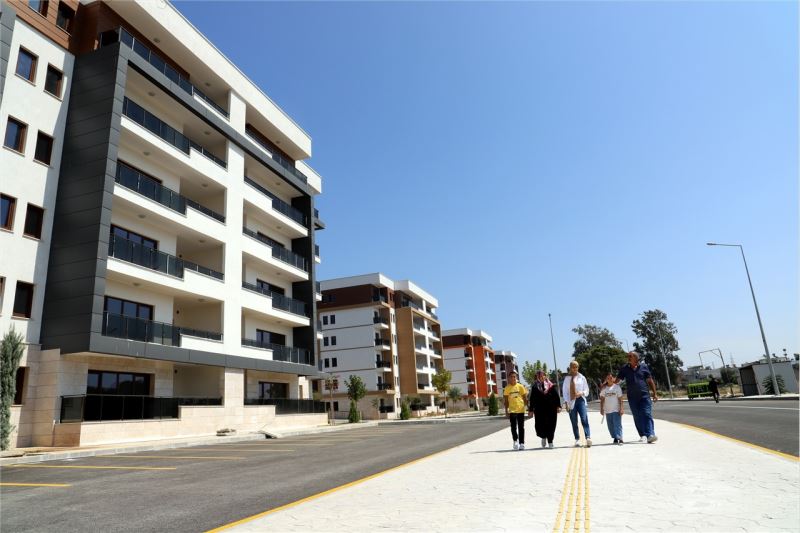 ÇAY MAHALLESİ’NDE YAŞAYAN EREN AİLESİ YENİ DAİRELERİNİ ÇOK BEĞENDİ