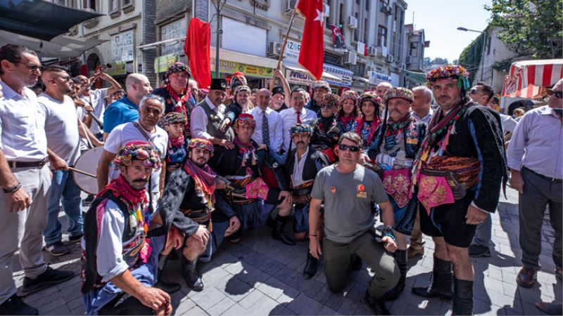 Kemeraltı 851. Sokak’a Hür Efe Şeref Üsküp’ün adı verildi