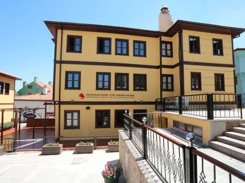 SONER GENÇ ESERLERİ İLE ŞEHRİN ATEŞİ SERAMİK GALERİSİ’NDE