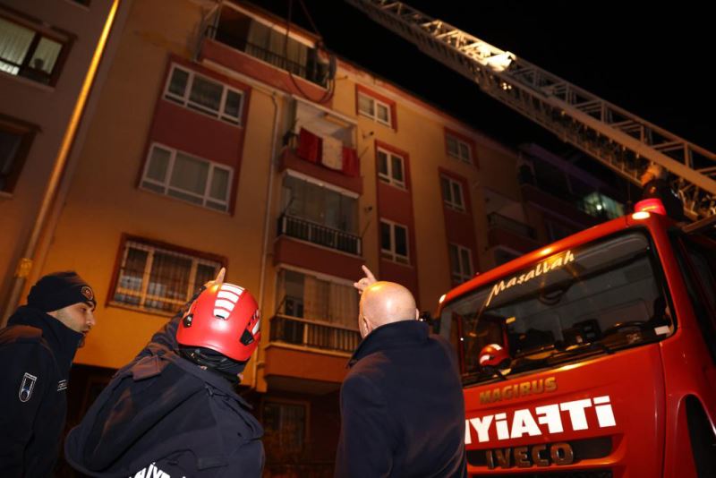 Yangının izlerini Keçiören Belediyesi siliyor
