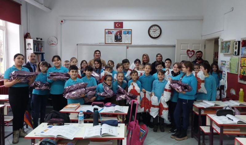 Paylaşım Mağazası’na bir destek de Anafartalar İlkokulu’ndan
