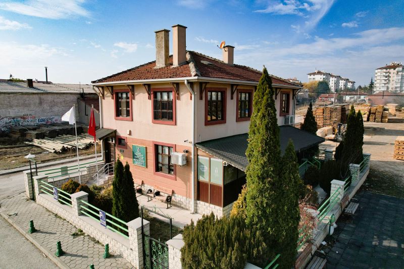 SOSYAL YAŞAM MERKEZİ İLE ENGELLERİ AŞIYORLAR
