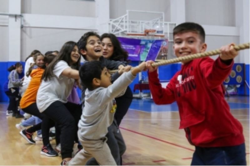ÇOCUKLA ÇOCUK OLDULAR SPOR VE GEZİDE BULUŞTULAR