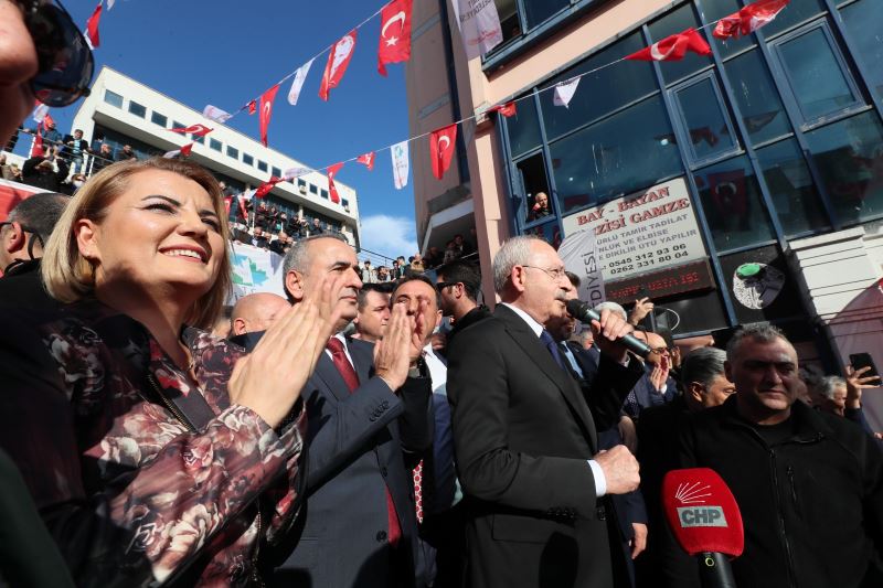 LEYLA ATAKAN ŞEHİR KÜTÜPHANESİNİN AÇILIŞI MİTİNGE DÖNÜŞTÜ