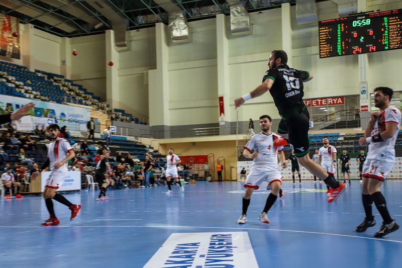 Büyükşehir hentbol sahasında rakiplerine şans tanımıyor