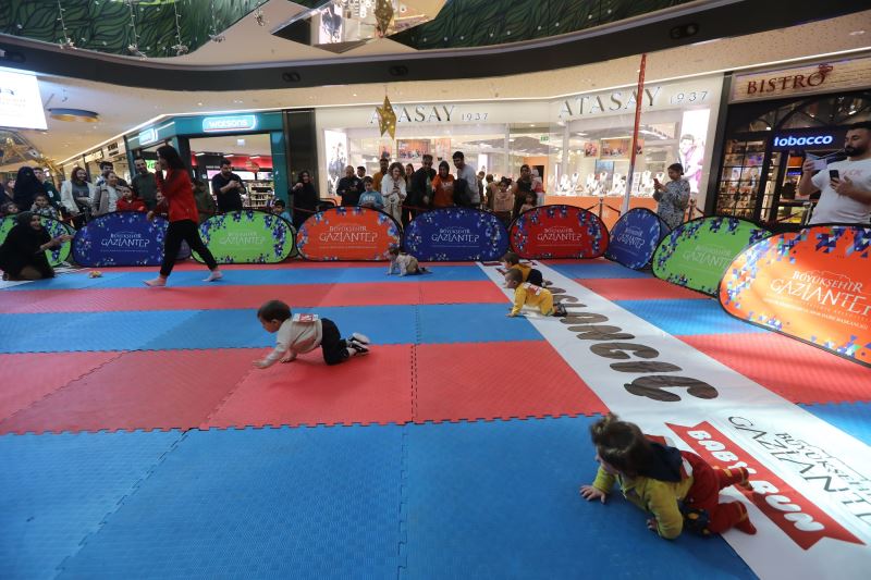 BEBEKLER EMEKLEDİ, ANNELER HEYECANLANDI