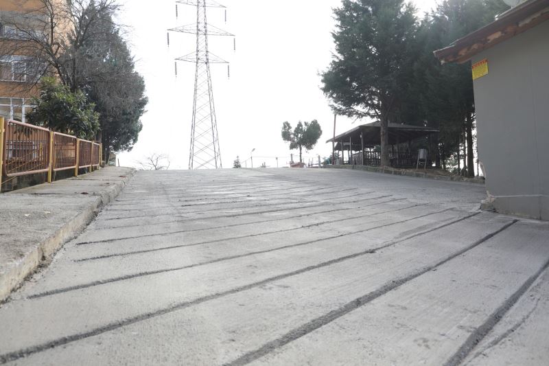 İZMİT BELEDİYESİ’NDEN KEHRİBAR SOKAĞA YENİ BETON YOL