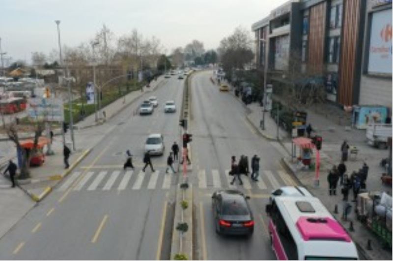 PAZAR PARK ÖNÜNDEKİ TRAFİK SIKIŞIKLIĞI GİDERİLDİ