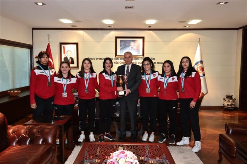 Avrupa Golden Lig sevincini Başkan Zolan ile paylaştılar