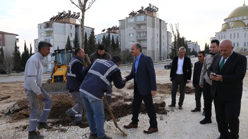 Koru Park’ta Ağaç Dikimine Başlandı