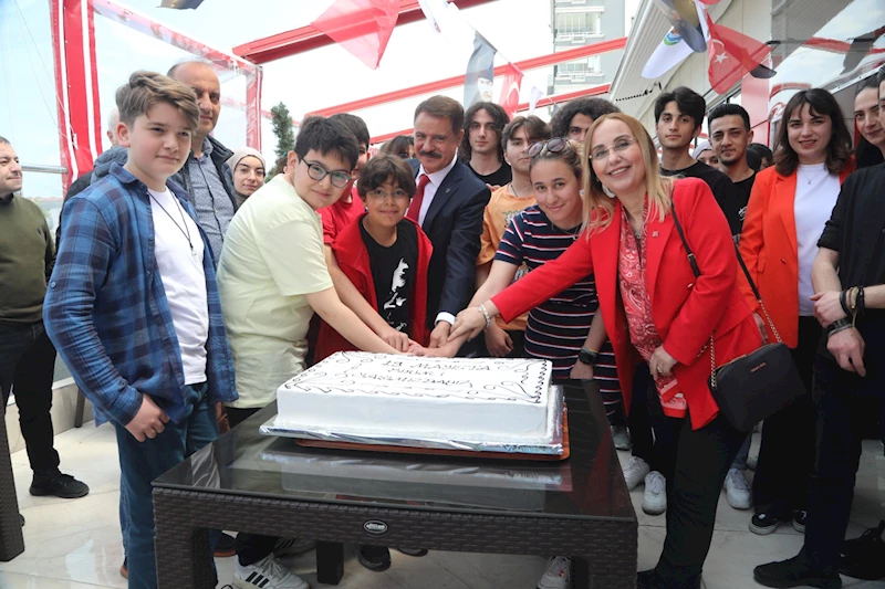 Gençlerden, Başkan Deveci’ye teşekkür
