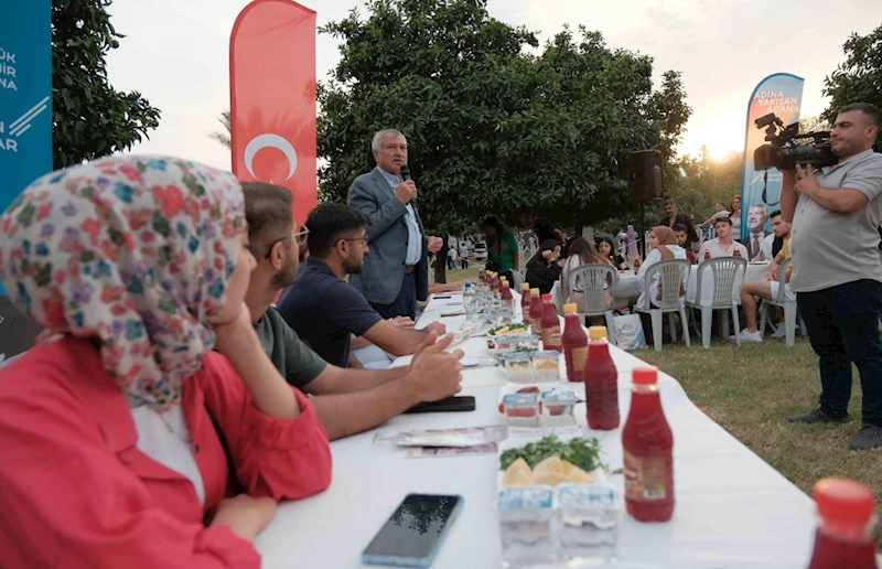 Başkan Zeydan Karalar, Lezzet Festivali’nin 3. Gününde Stantları Gezdi, Kente Üniversite Eğitimi Almaya Gelen Öğrencilere Yemek Verdi