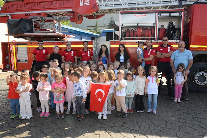 BOZÜYÜK BELEDİYESİ İTFAİYE MÜDÜRLÜĞÜ 450 MİNİK ÖĞRENCİYİ MİSAFİR ETTİ