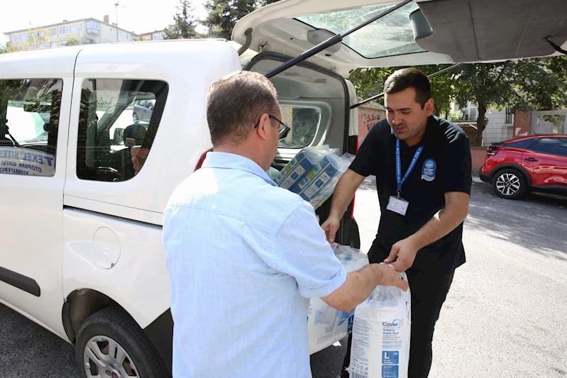 Yaşlı ve yatalak hastalara hasta bezi dağıtımı