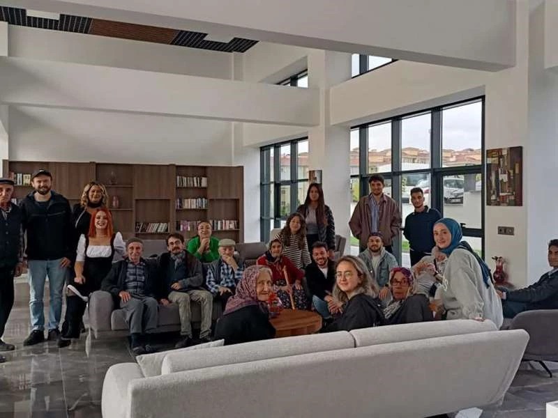 GENÇLERDEN LÜTFÜ YÜKSEL YAŞLI BAKIM MERKEZİ’NE ZİYARET
