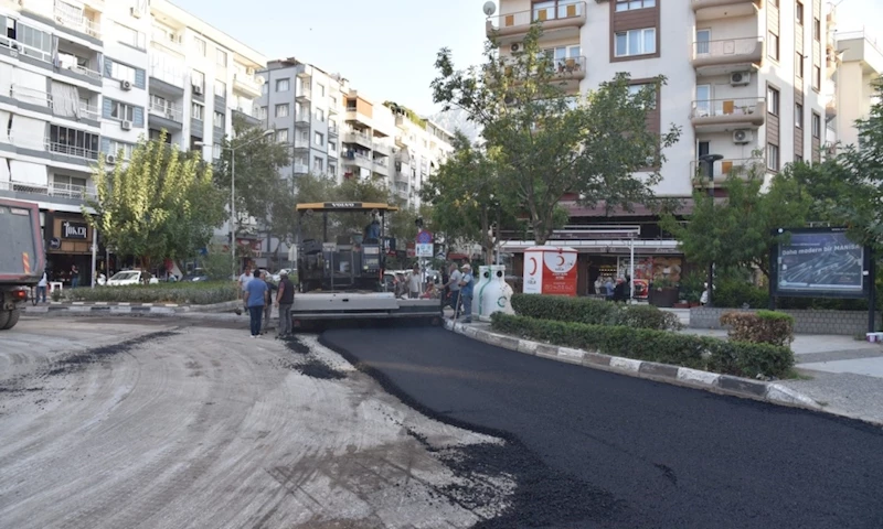 Büyükşehir’den Asfaltta Pazar Mesaisi
