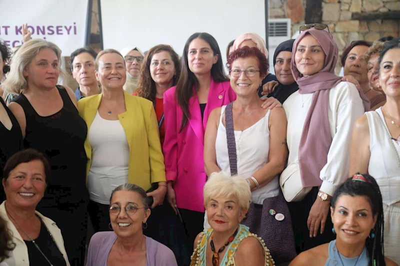 KADINLAR, SİYASET ATÖLYESİNDE BİR ARAYA GELDİ