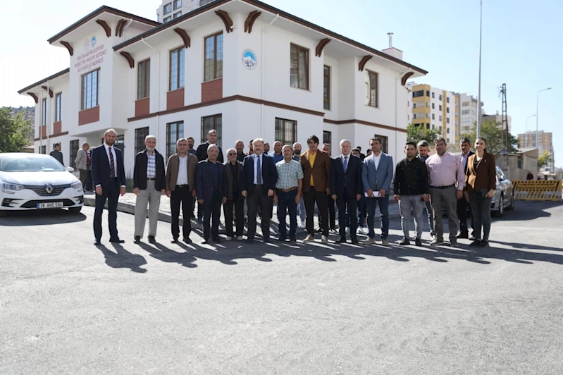 ESENTEPE MAHALLESİ’NDE HİZMETLER ARDI ARDINA TAMAMLANIYOR