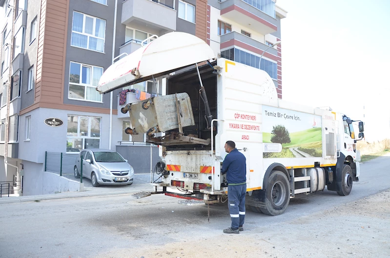ÇÖP KONTEYNERLERİNE TEMİZLİK