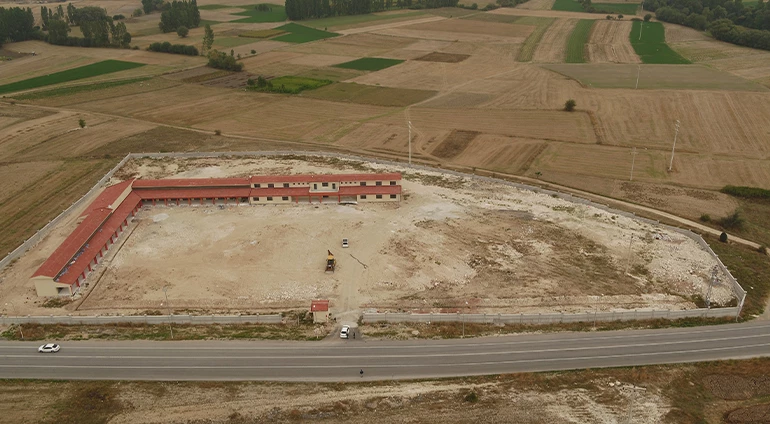 KAMYON GARAJI İNŞAATINDA SONA GELİNDİ