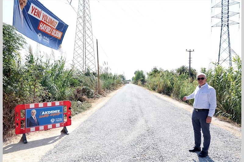 AKDENİZ’DE BAHÇE VE SERA YOLLARI SOĞUK ASFALT İLE KAPLANIYOR