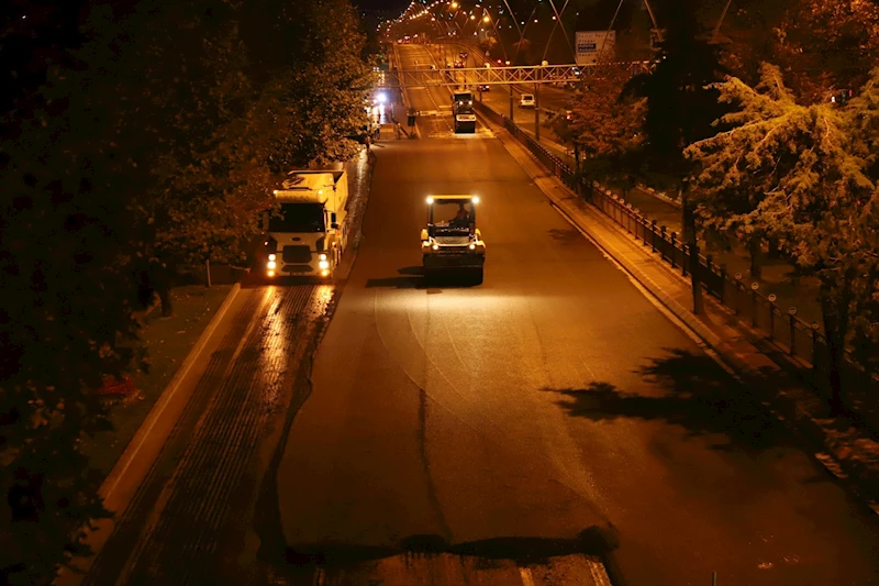 Büyükşehir’den 70 Personel, 50 İş Makinesi ile Gece Mesaisi