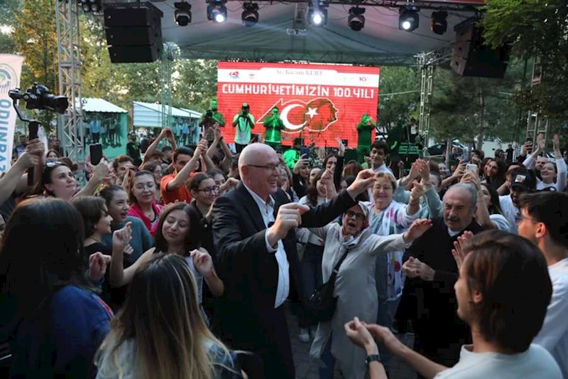 KAHVELER CUMHURİYET’İN 100’ÜNCÜ YILI ŞEREFİNE İÇİLDİ