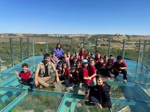 Kırsaldaki öğrencilere kentin tarihi ve turistik mekânları tanıtılıyor