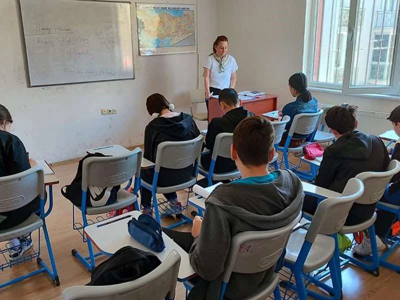 ODUNPAZARI KURSA GİDEMEYEN ÖĞRENCİLER İÇİN ÜCRETSİZ ATÖLYELER AÇTI