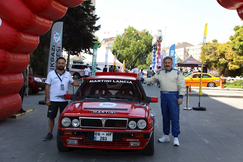HEYECAN VE ADRENALİN DOLU ARABA YARIŞI MELİKGAZİ