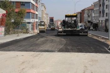 ZİYA GÖKALP BULVARINDA SICAK ASFALT SERİMİNE BAŞLANDI