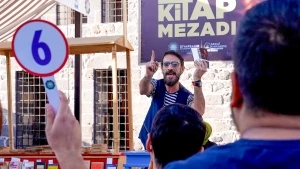 Kitap Mezadı Şehzadeler Konağındaydı