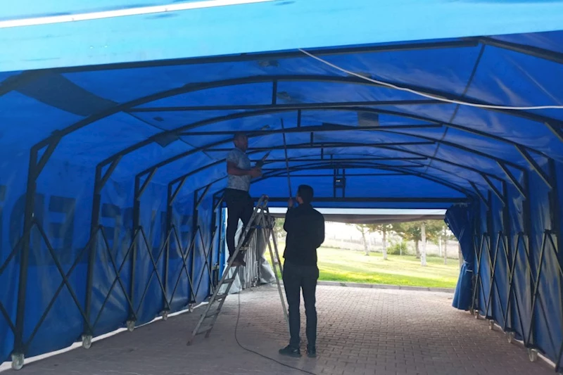 Mezarlık Birimimiz kış öncesi taziye çadırlarının bakım ve onarım çalışmalarına başladı.