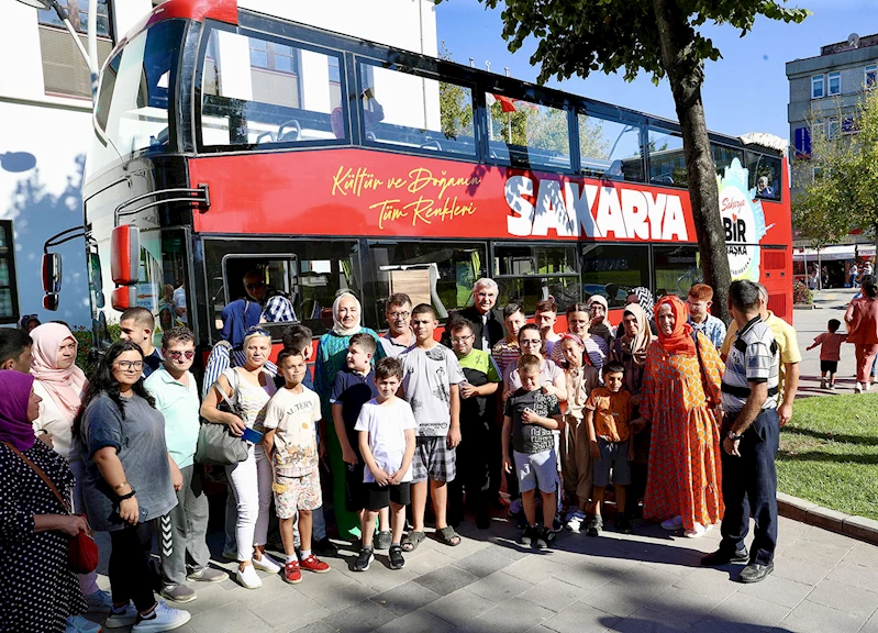 Turizm otobüsüyle şehir turu: Unutamayacakları bir gün yaşadılar