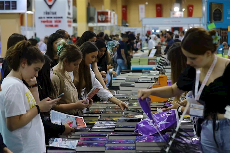 Yazarlardan Büyükşehir Kitap Fuarı