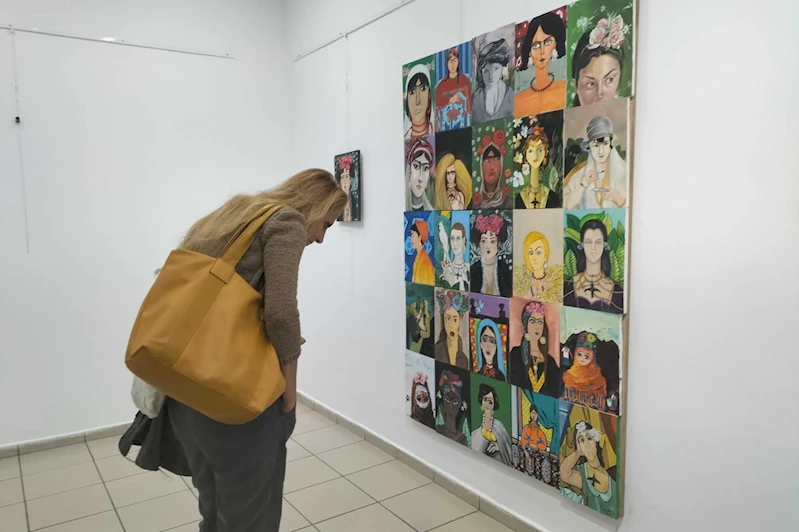 Türkiye’nin 81 ilinden öğretmen ve öğrencilerin eserleri bu sergide