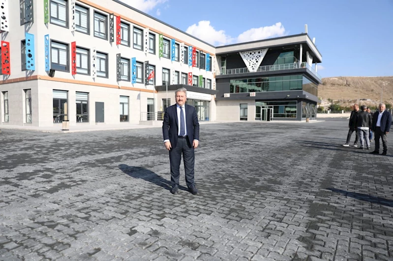 EĞİTİME BÜYÜK ÖNEM VEREN MELİKGAZİ, ALTINOLUK BÖLGESİNE NİTELİKLİ BİR OKUL KAZANDIRDI