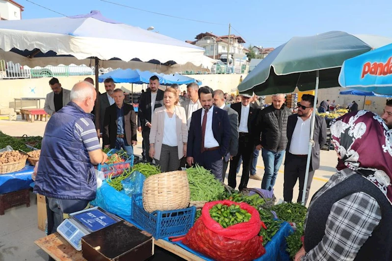BAŞKAN HÜRRİYET, TÜYSÜZLER PAZAR ALANI’NI PAZARCI ESNAFIYLA AÇTI